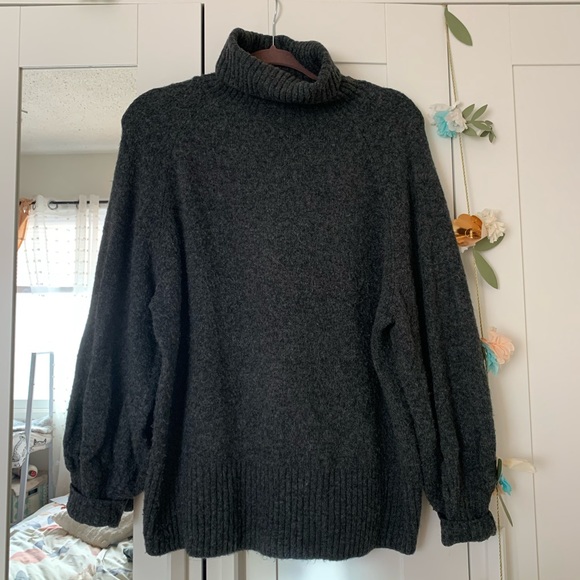 H&M Sweaters - H&M / Cozy Oversized Turtleneck Sweater